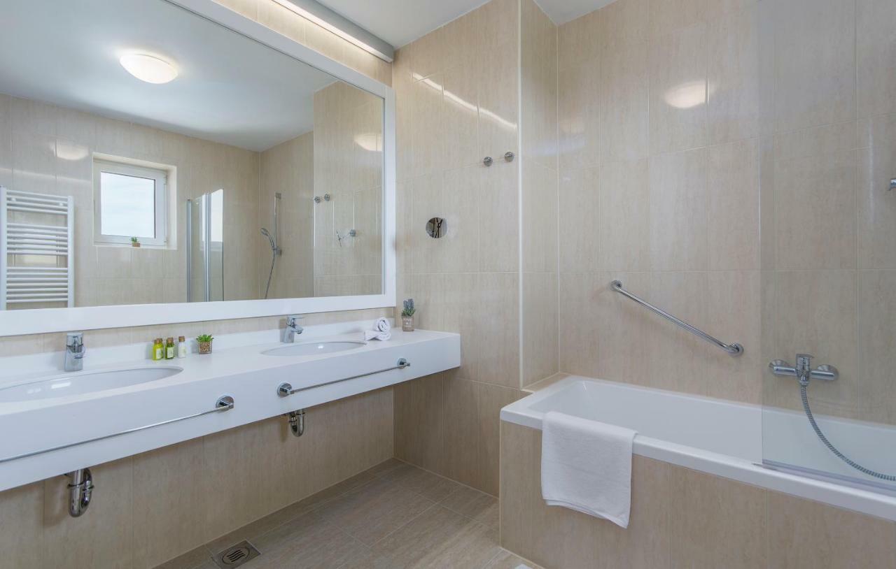 Villa Sterpazzi - Near Porec With Sea View, Private Jacuzzi, Sauna And Pool Visnjan Exterior photo