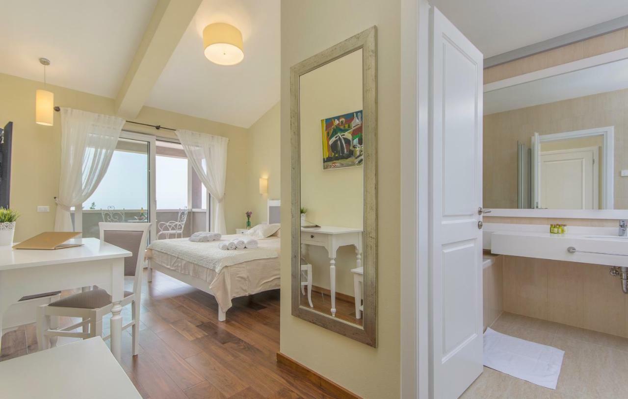 Villa Sterpazzi - Near Porec With Sea View, Private Jacuzzi, Sauna And Pool Visnjan Exterior photo