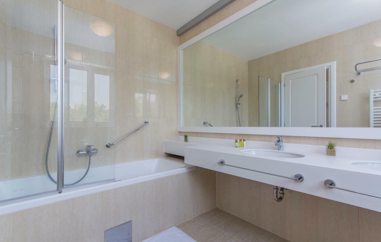 Villa Sterpazzi - Near Porec With Sea View, Private Jacuzzi, Sauna And Pool Visnjan Exterior photo