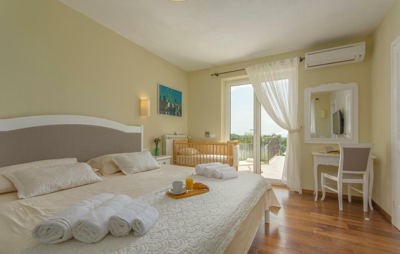 Villa Sterpazzi - Near Porec With Sea View, Private Jacuzzi, Sauna And Pool Visnjan Exterior photo